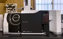 ガスクロマトグラフ質量分析計（GC-MS）